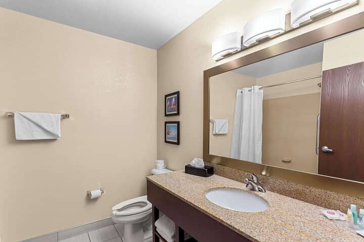 Room 33 of 59